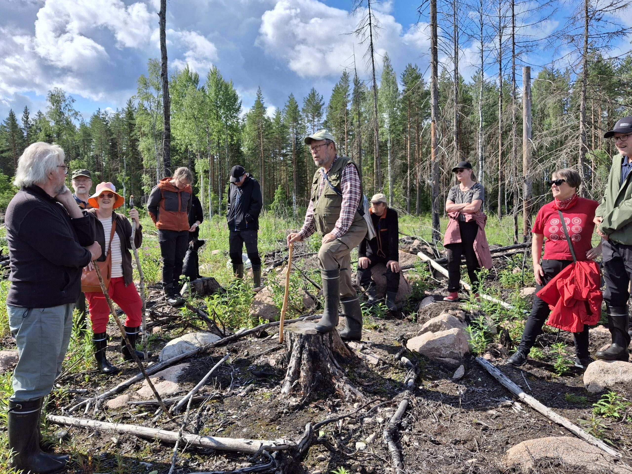 Retkellä Seppo Vuokon opastuksella
