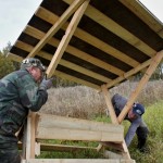 Kaukalo vielä vaateriin nurkkatiilien päälle ja sitten kaurat kaukaloon