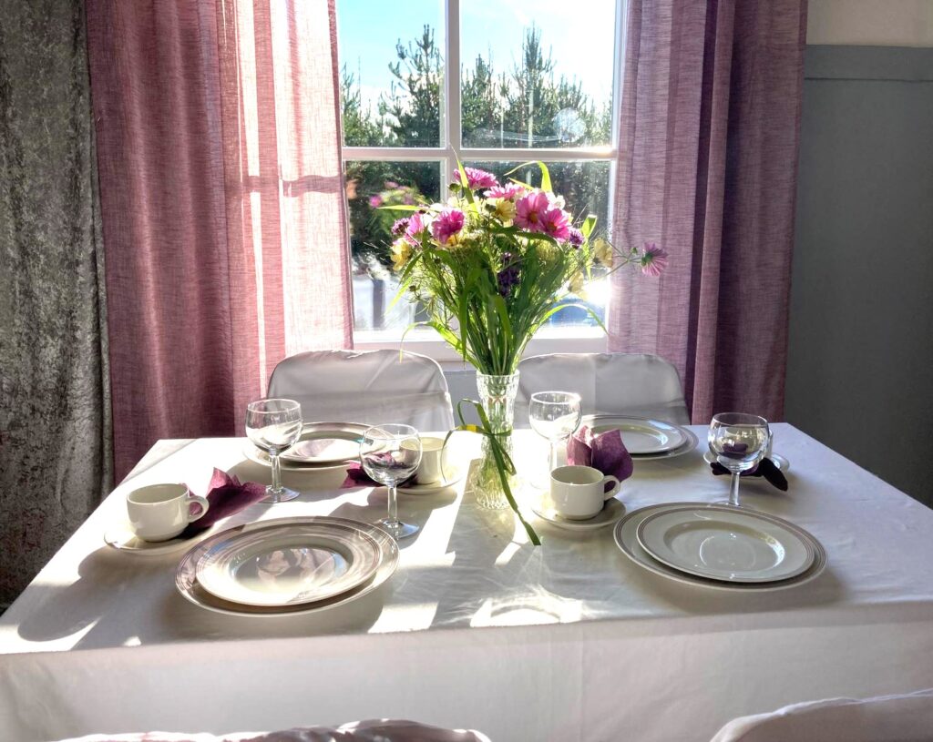 Tässä on esillä erilaisia kattauksia, joita voidaan loihtia Männistöön.